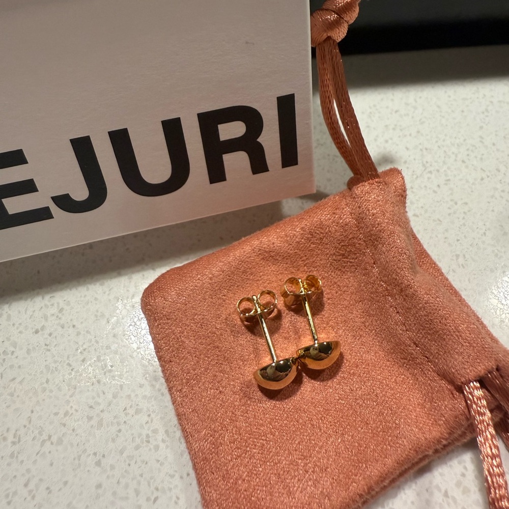 Mejuri Button Stud Earrings - Picture 2 of 5